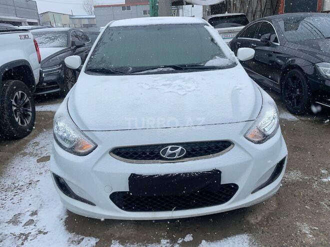 Hyundai Accent-2