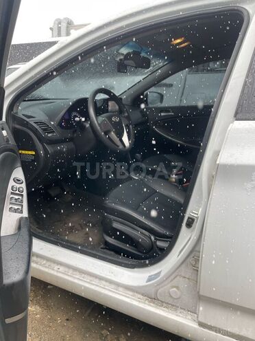 Hyundai Accent-9