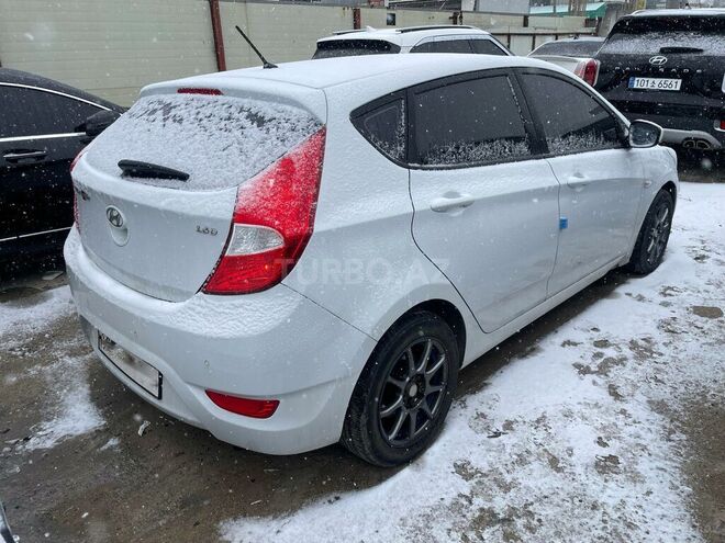 Hyundai Accent-6