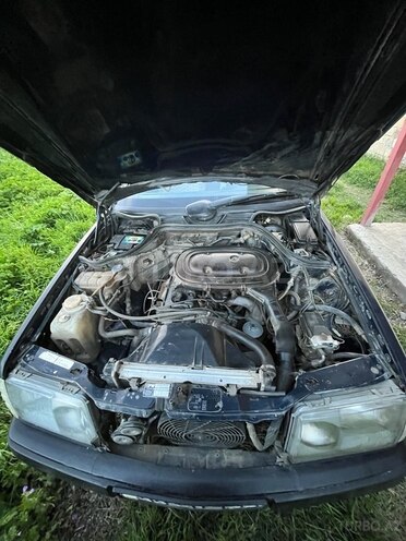 Mercedes E 230 1988, 302,142 km - 0.2 л - Masallı