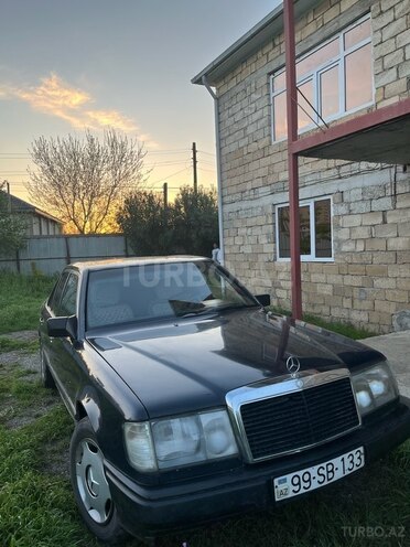 Mercedes E 230 1988, 302,142 km - 0.2 л - Masallı
