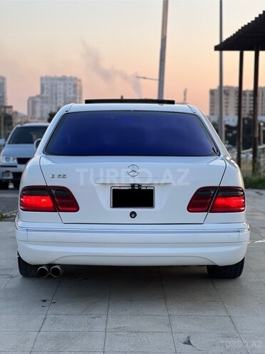 Mercedes E 320 2001, 333,000 km - 3.2 l - Bakı