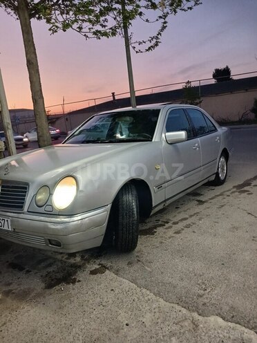 Mercedes E 230 1996, 317,000 km - 2.3 l - Bakı