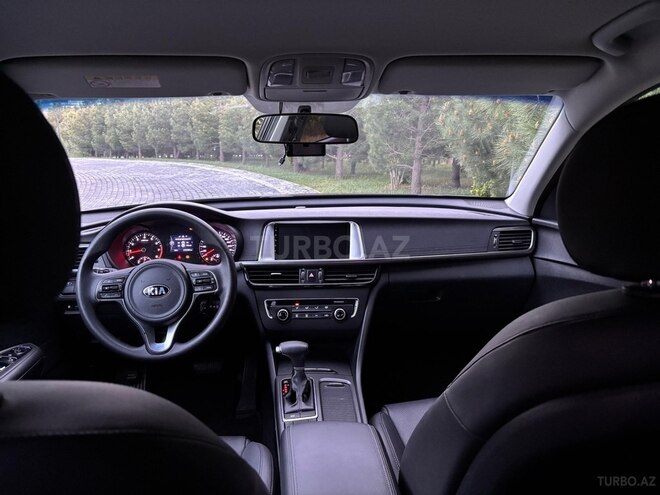 Kia K5-4