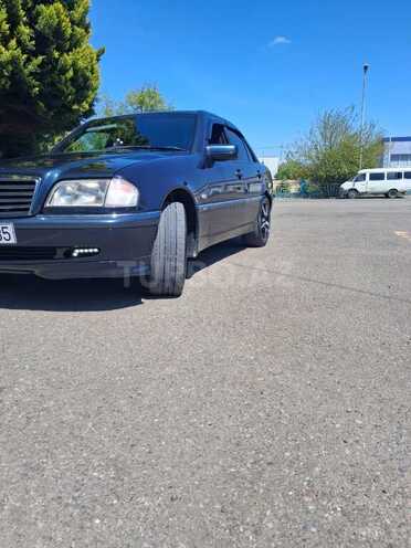 Mercedes C 240 1999, 312,000 km - 2.4 l - Qazax