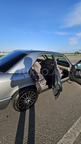 Mercedes E 200 d 1991, 392,000 km - 2.0 l - Qazax