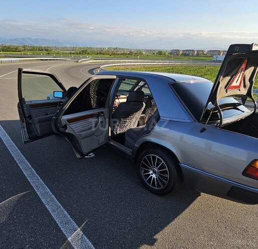 Mercedes E 200 d 1991, 392,000 km - 2.0 l - Qazax