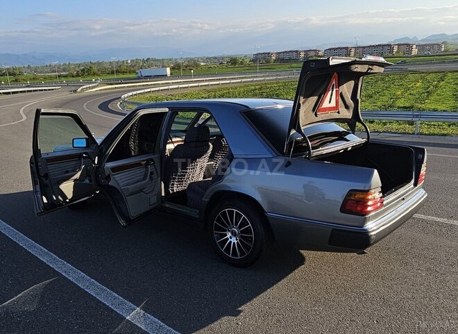 Mercedes E 200 d 1991, 392,000 km - 2.0 l - Qazax