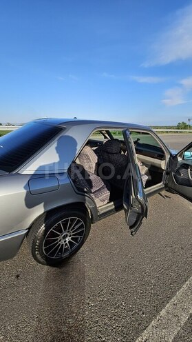 Mercedes E 200 d 1991, 392,000 km - 2.0 l - Qazax