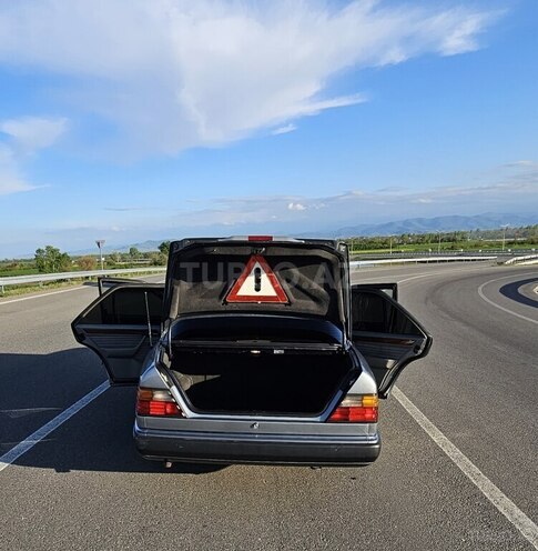Mercedes E 200 d 1991, 392,000 km - 2.0 l - Qazax