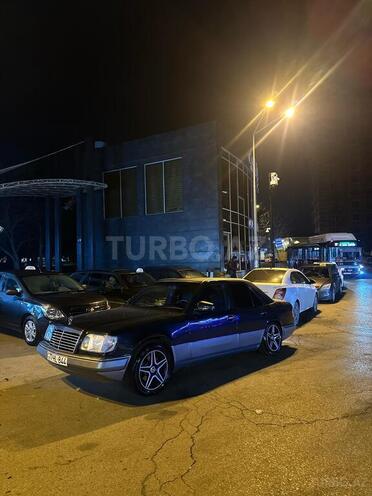 Mercedes E 220 1993, 323,323 km - 2.2 л - Bakı