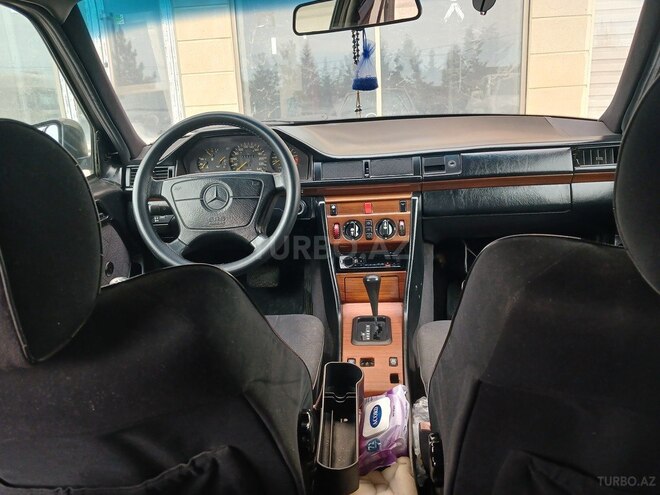 Mercedes E 220 1993, 323,323 km - 2.2 л - Bakı