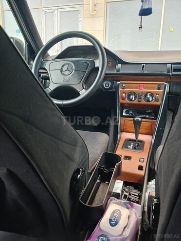Mercedes E 220 1993, 323,323 km - 2.2 л - Bakı
