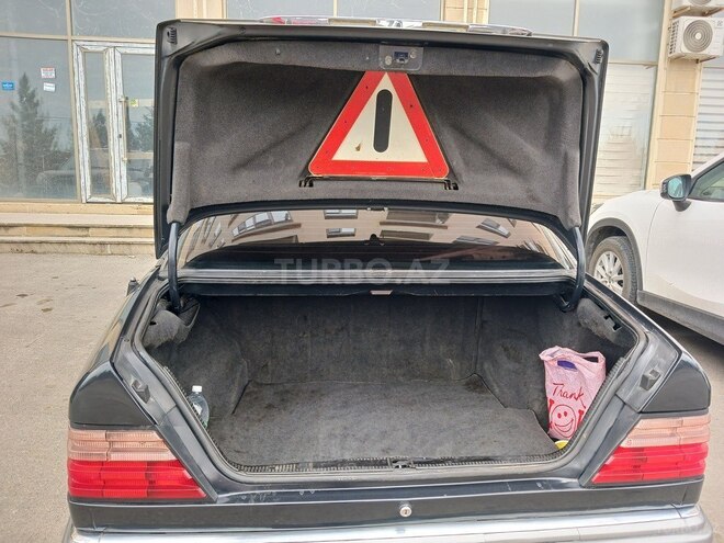 Mercedes E 220 1993, 323,323 km - 2.2 л - Bakı
