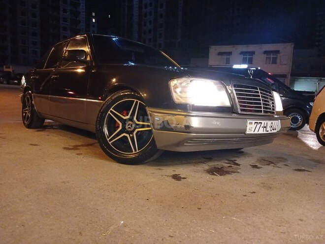 Mercedes E 220 1993, 323,323 km - 2.2 л - Bakı