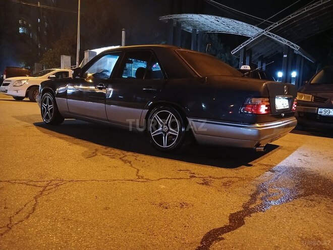 Mercedes E 220 1993, 323,323 km - 2.2 л - Bakı