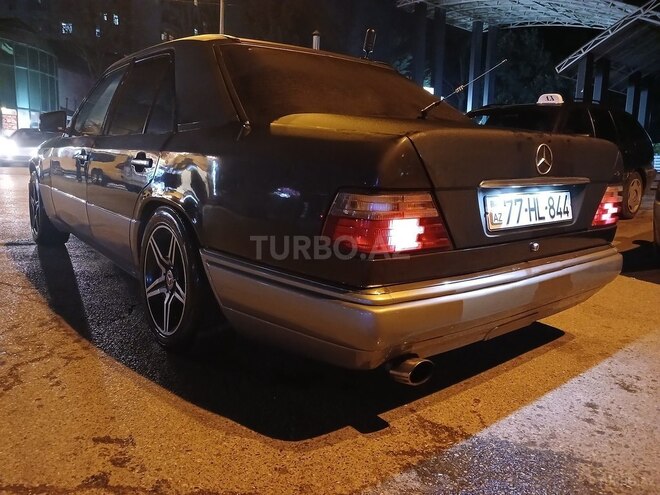 Mercedes E 220 1993, 323,323 km - 2.2 л - Bakı