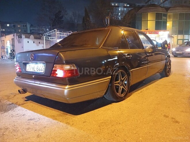 Mercedes E 220 1993, 323,323 km - 2.2 л - Bakı