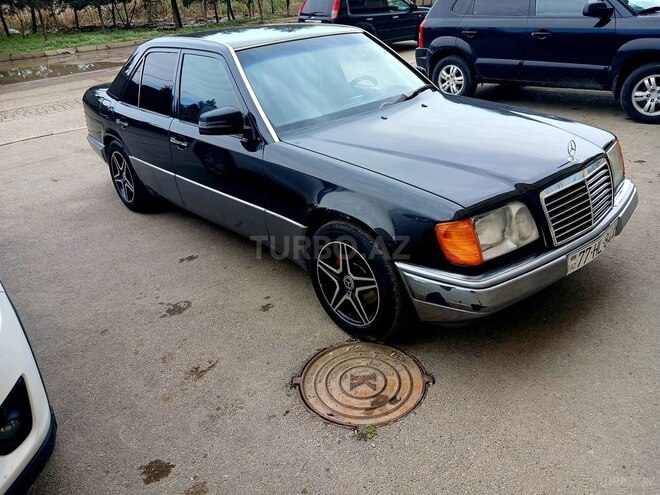 Mercedes E 220 1993, 323,323 km - 2.2 л - Bakı