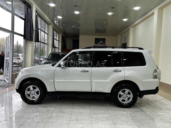 Mitsubishi Pajero-3