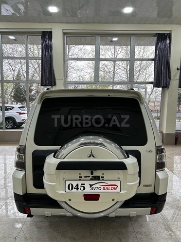 Mitsubishi Pajero-9
