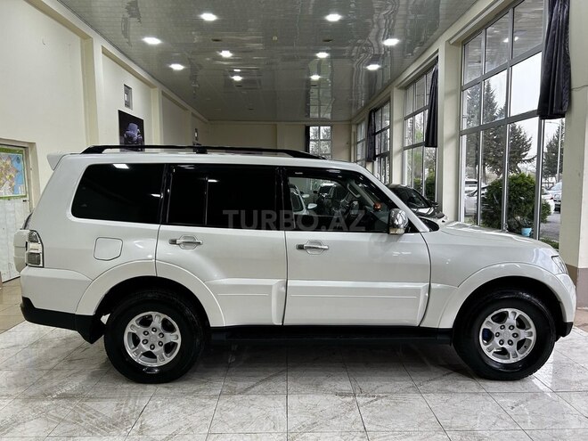 Mitsubishi Pajero-5