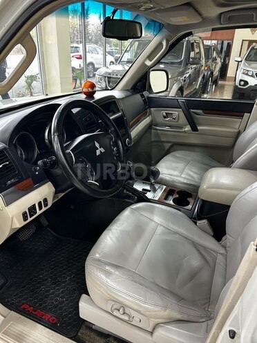 Mitsubishi Pajero-11