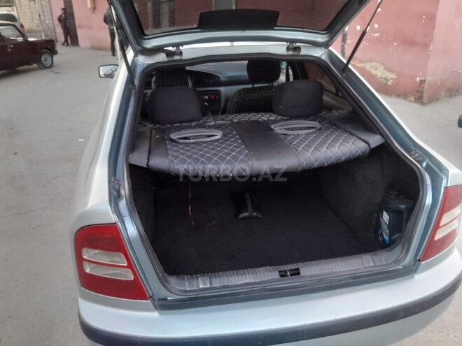 Skoda Octavia 2002, 250,000 km - 1.6 l - Bakı