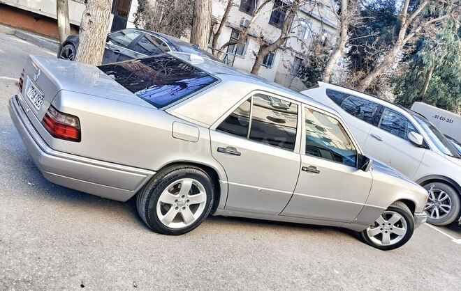 Mercedes E 220 1994, 550,000 km - 2.2 l - Bakı