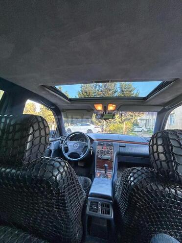 Mercedes E 230 1996, 332,000 km - 2.3 l - Beyləqan