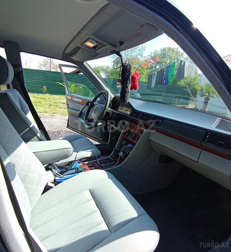 Mercedes E 200 1993, 364,259 km - 2.0 l - Zaqatala