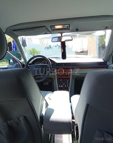 Mercedes E 200 1993, 364,259 km - 2.0 l - Zaqatala