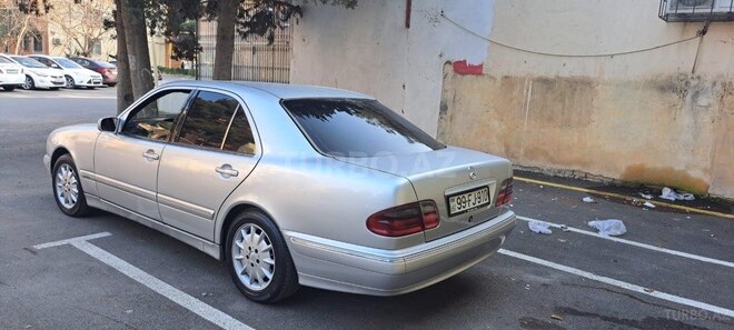 Mercedes E 270 2001, 329,140 km - 2.7 l - Bakı