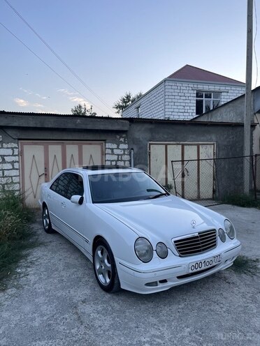 Mercedes E 320 2001, 204,000 km - 3.2 l - Qazax