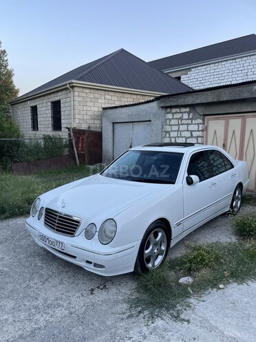 Mercedes E 320 2001, 204,000 km - 3.2 l - Qazax