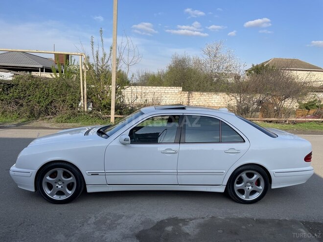 Mercedes E 320 2001, 204,000 km - 3.2 l - Qazax