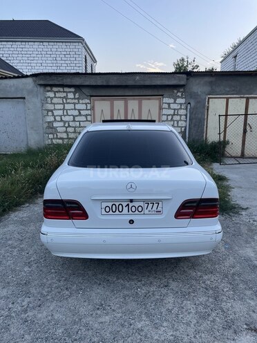 Mercedes E 320 2001, 204,000 km - 3.2 l - Qazax