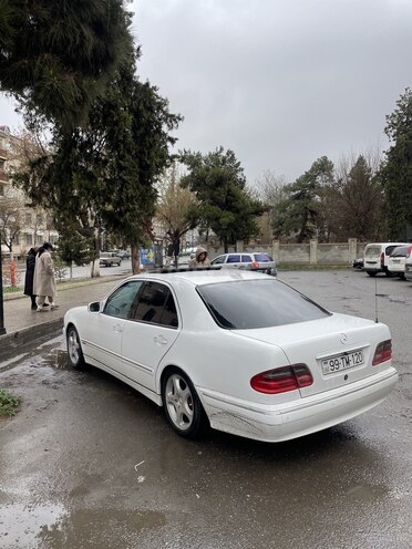 Mercedes E 320 2001, 204,000 km - 3.2 l - Qazax