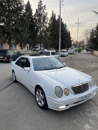 Mercedes E 320 2001, 204,000 km - 3.2 l - Qazax
