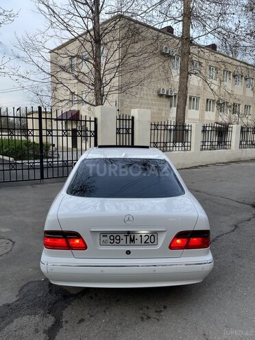 Mercedes E 320 2001, 204,000 km - 3.2 l - Qazax