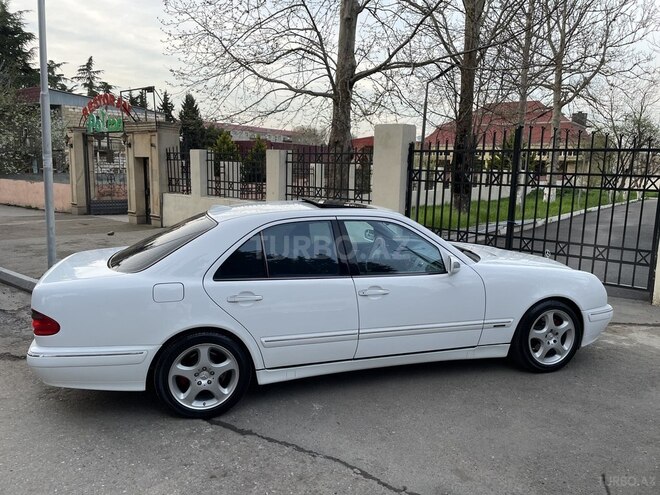 Mercedes E 320 2001, 204,000 km - 3.2 l - Qazax