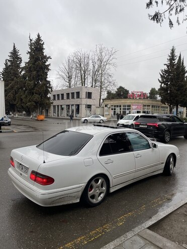 Mercedes E 320 2001, 204,000 km - 3.2 l - Qazax