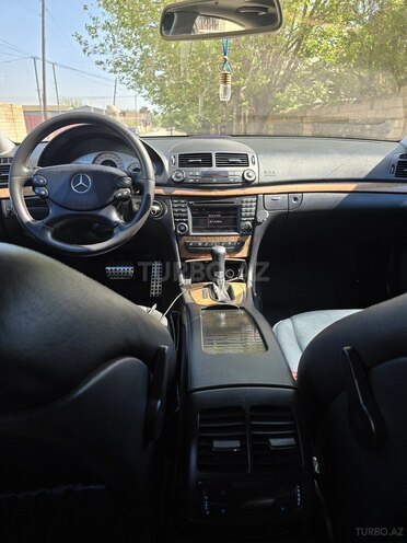 Mercedes E 280-11