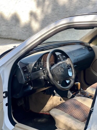 Mercedes C 230 2000, 297,500 km - 2.3 л - Sumqayıt