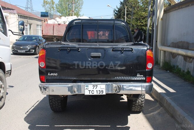 Mitsubishi L200 2011, 425,471 km - 2.5 l - Bakı