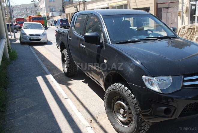 Mitsubishi L200 2011, 425,471 km - 2.5 l - Bakı