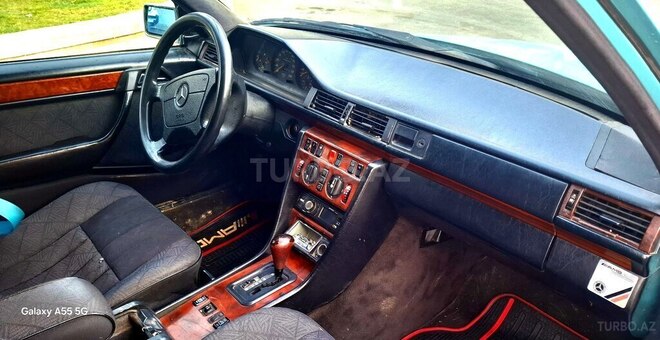 Mercedes E 260 1985, 398,571 km - 2.6 l - Bakı