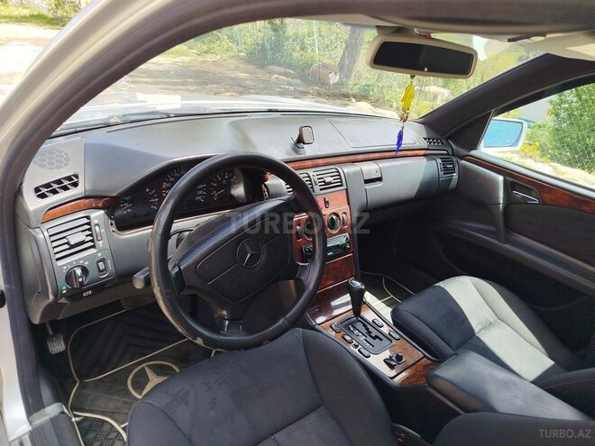 Mercedes E 200 1998, 266,000 km - 2.0 l - Bakı