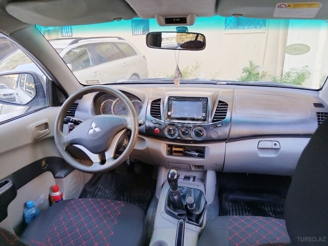 Mitsubishi L200 2013, 330,000 km - 2.5 l - Bakı