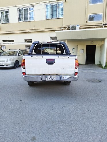 Mitsubishi L200 2013, 330,000 km - 2.5 l - Bakı
